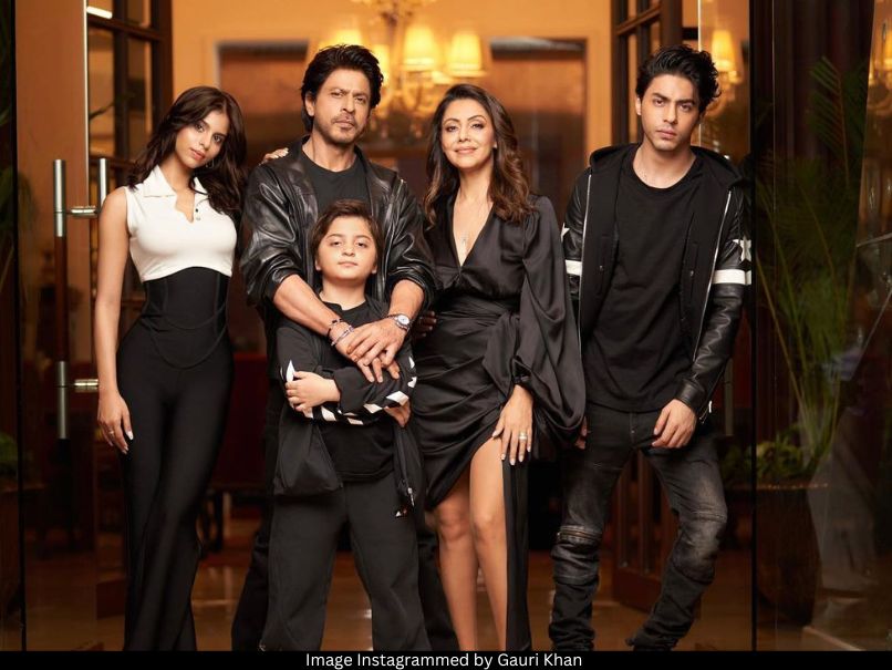Gauri Khan pic with family 