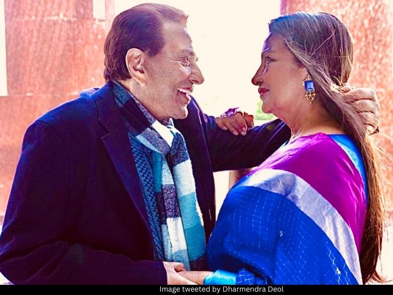 Dharmendra and Shabana Azmi 