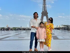 Dhoni Eiffel Tower 