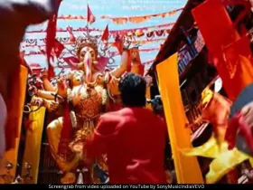 Ganesh Chaturthi के जश्न के लिए बॉलीवुड के इन गानों को प्लेलिस्ट में शामिल किया जा सकता है।