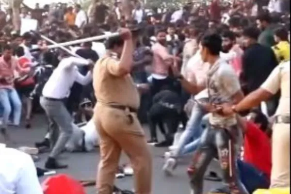 Salman Lathi charge 