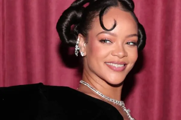 Rihanna at Golden Globes 2023