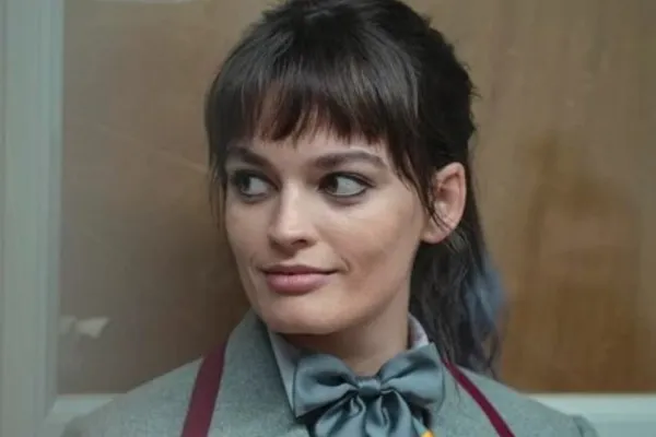 Emma Mackey 