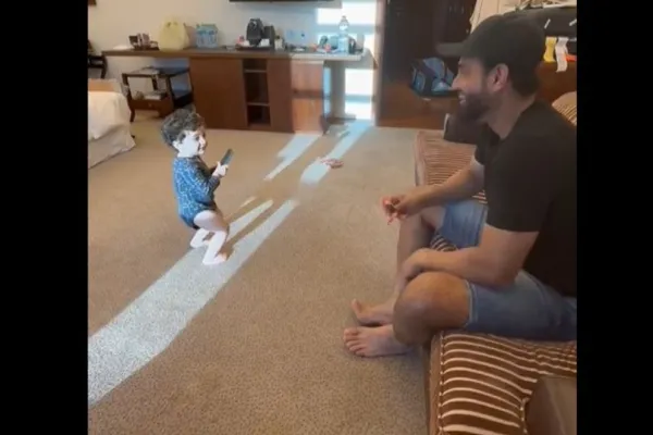 Irfan Pathan son dances to 'Jhoome Jo Pathaan'. 