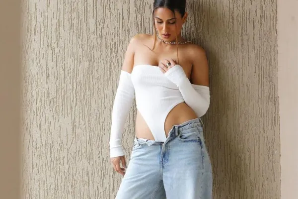 Nia Sharma 