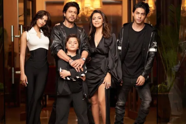 Gauri Khan pic with family 