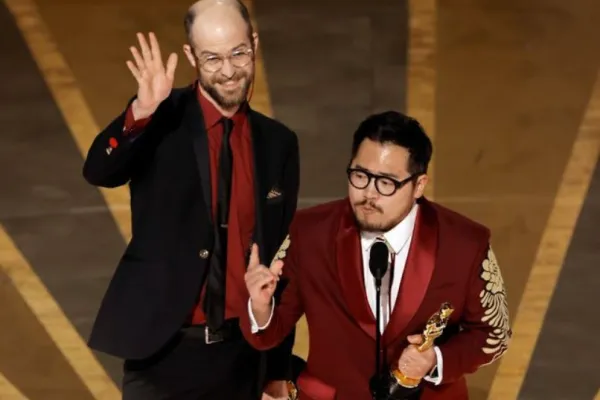 Daniel Kwan wins Best Director 