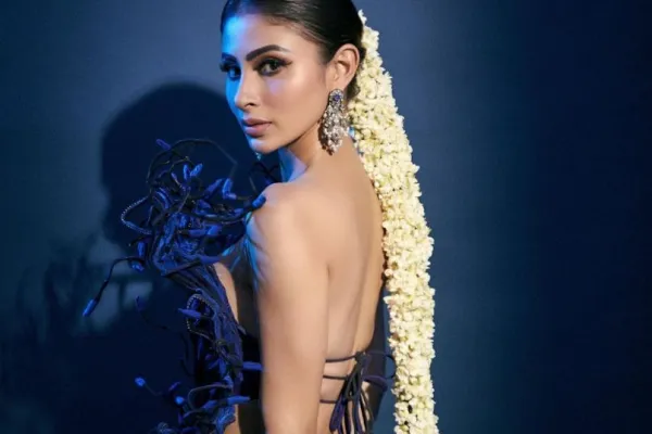 Mouni Roy 