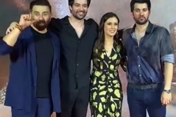 Sunny Deol paps 