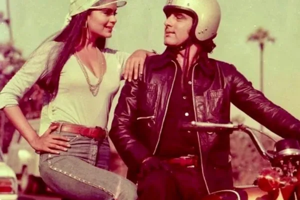 Zeenat Aman, Feroz Khan 