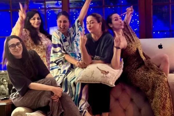 Karisma Kapoor and Kareena Kapoor 