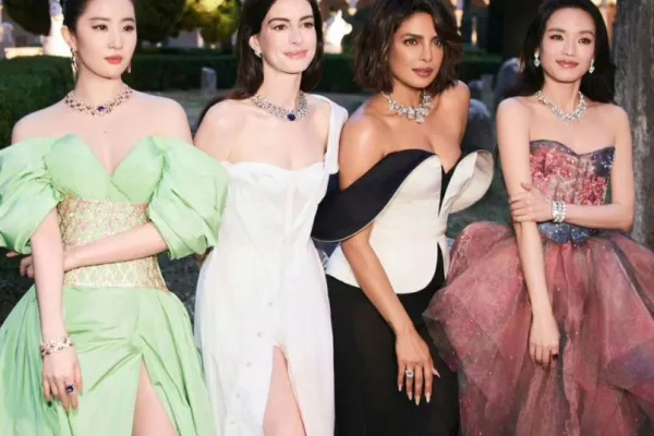 Priyanka Chopra and Anne Hathaway 