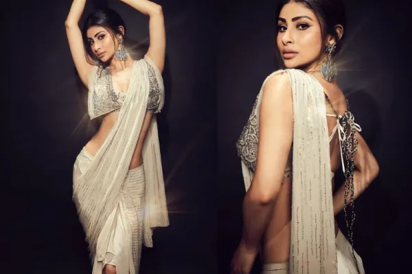  Mouni Roy