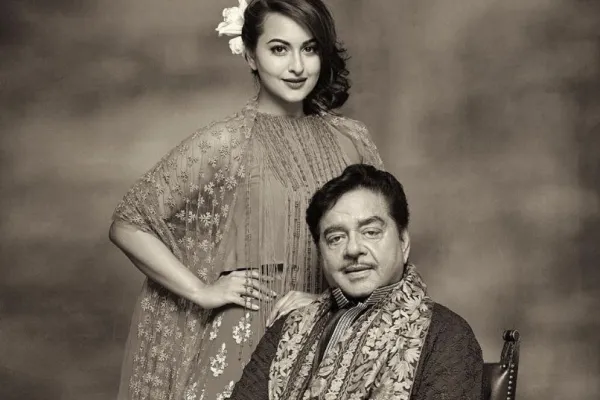 Sonakshi Sinha with father 