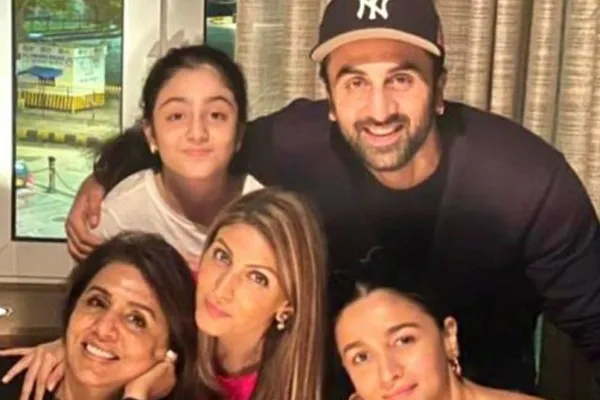 Riddhima Kapoor with Family 