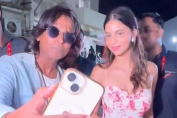 Suhana Khan with SRK doppelganger 