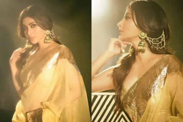 Mouni Roy 