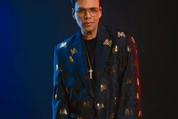 Karan Johar के Koffee With Karan में बॉलीवुड के कई बड़े सितारे अपने बेबाक अंदाज में नजर आए।
